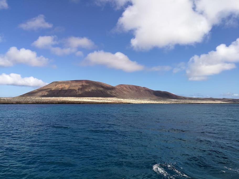 Magnifico Barco En La Graciosa Hotel Caleta de Sebo Buitenkant foto