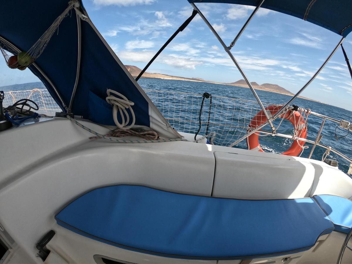 Magnifico Barco En La Graciosa Hotel Caleta de Sebo Buitenkant foto