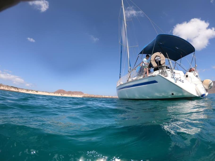 Magnifico Barco En La Graciosa Hotel Caleta de Sebo Buitenkant foto