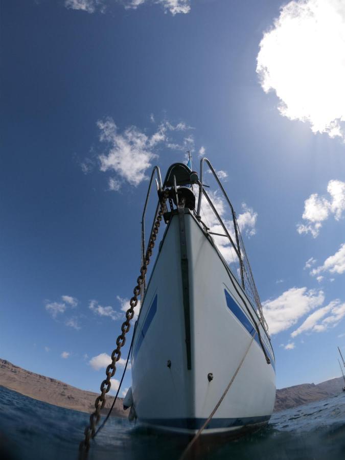 Magnifico Barco En La Graciosa Hotel Caleta de Sebo Buitenkant foto