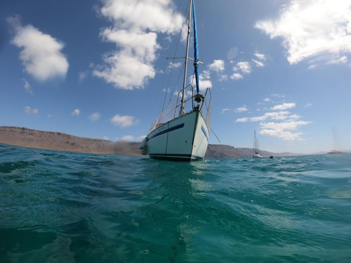 Magnifico Barco En La Graciosa Hotel Caleta de Sebo Buitenkant foto