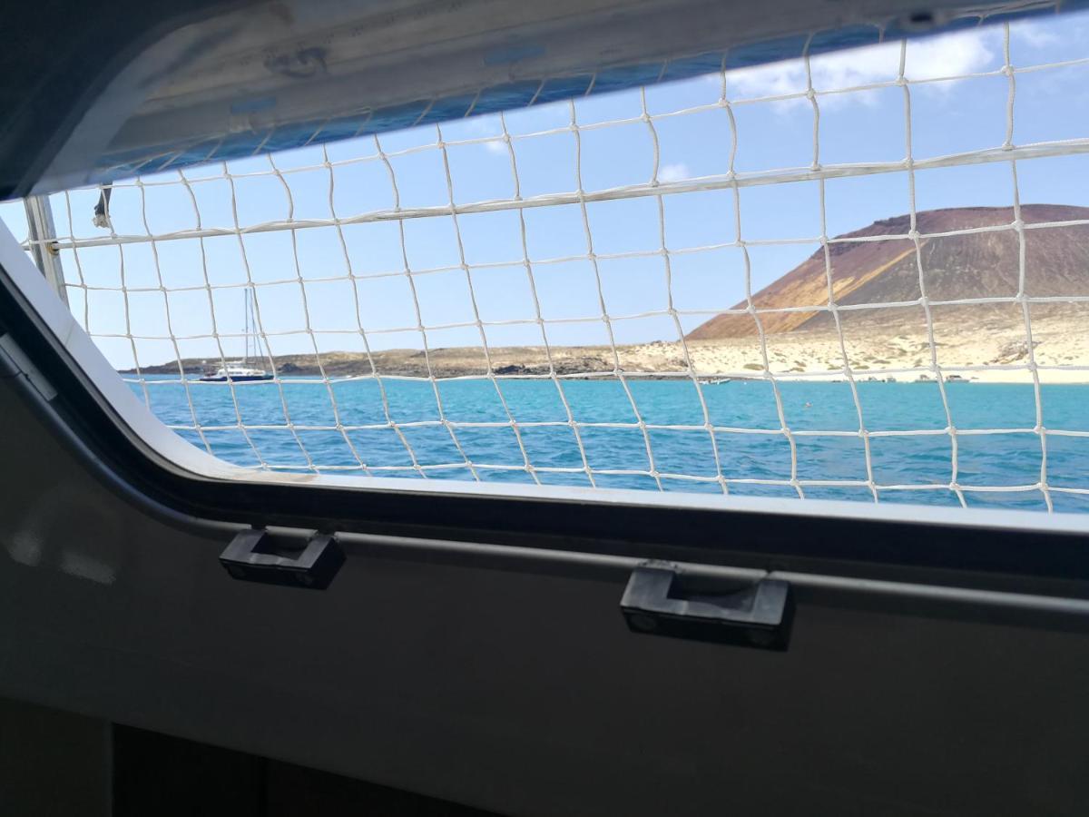 Magnifico Barco En La Graciosa Hotel Caleta de Sebo Buitenkant foto
