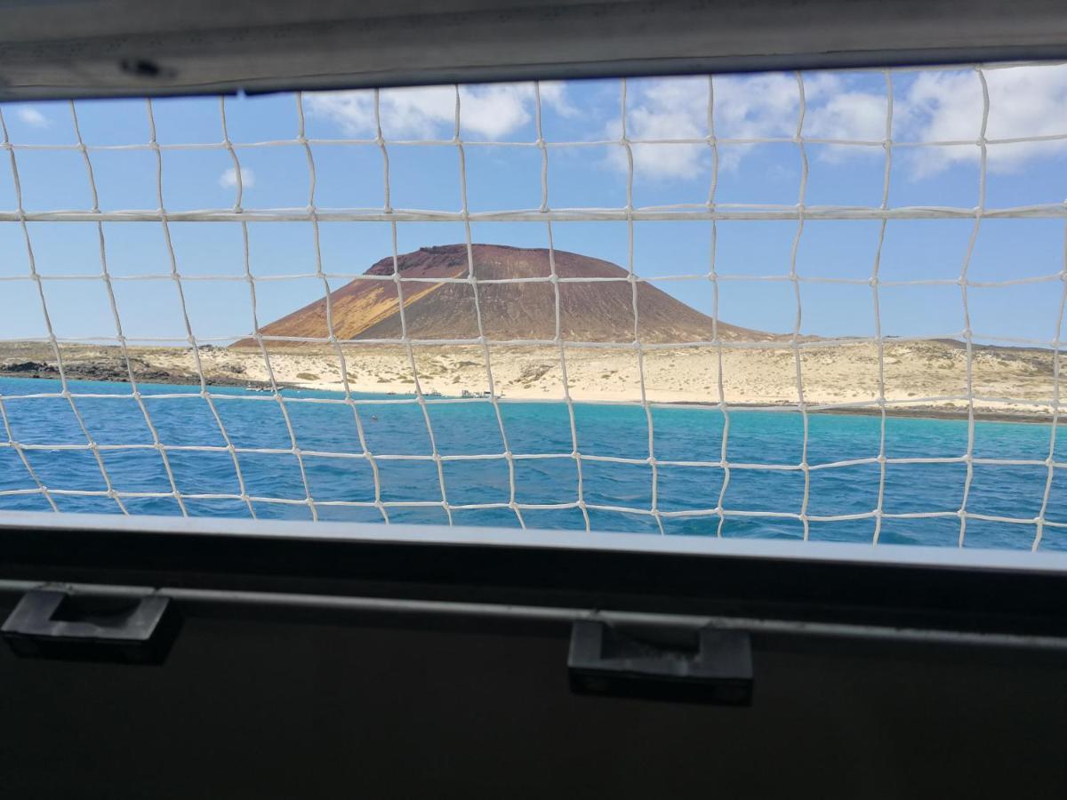 Magnifico Barco En La Graciosa Hotel Caleta de Sebo Buitenkant foto