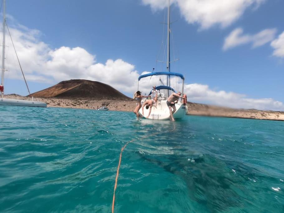 Magnifico Barco En La Graciosa Hotel Caleta de Sebo Buitenkant foto