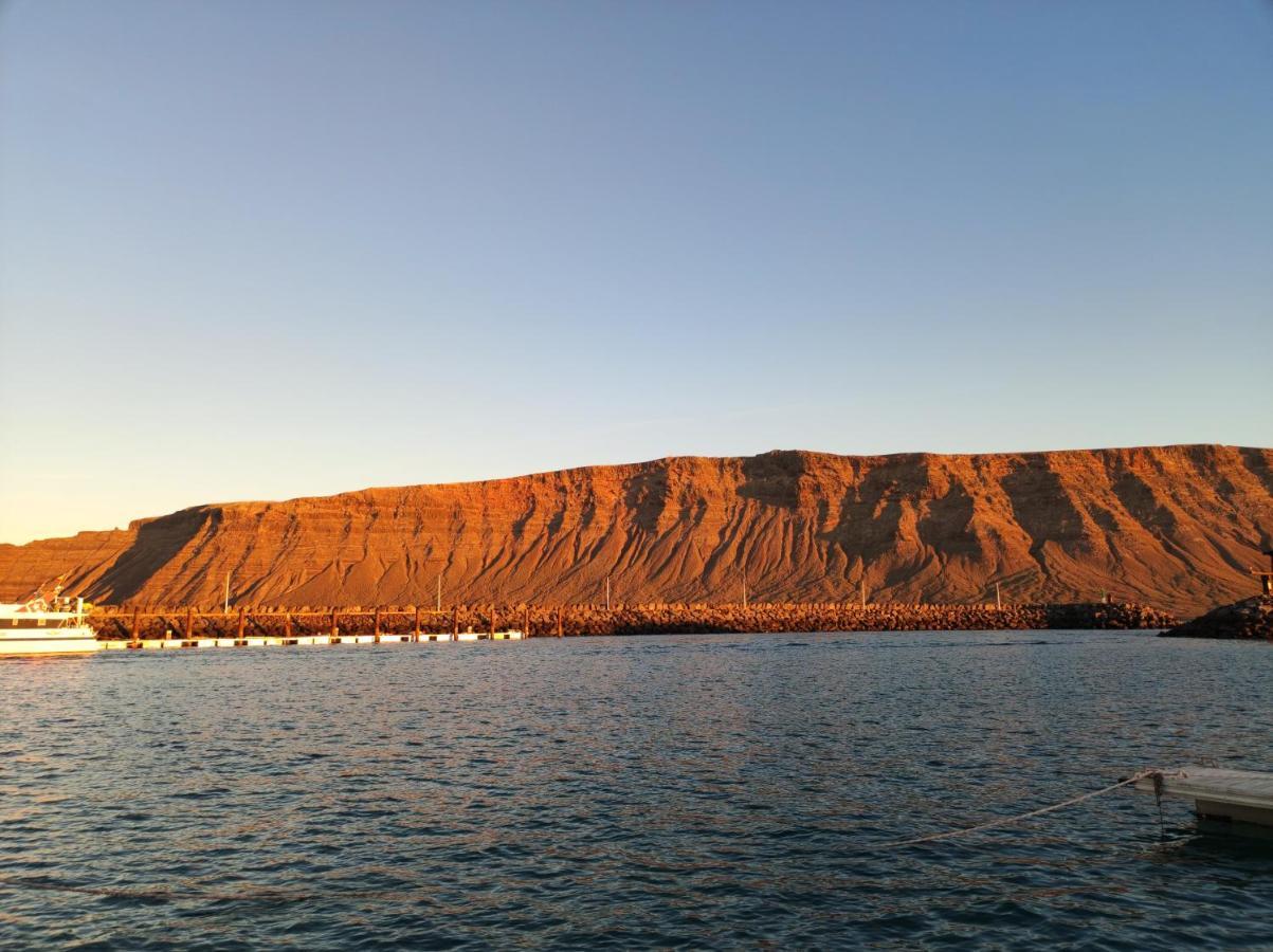 Magnifico Barco En La Graciosa Hotel Caleta de Sebo Buitenkant foto